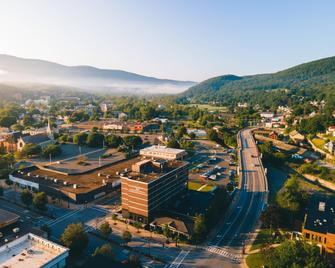 Hotel Downstreet, an Ascend Collection Hotel - North Adams - Building