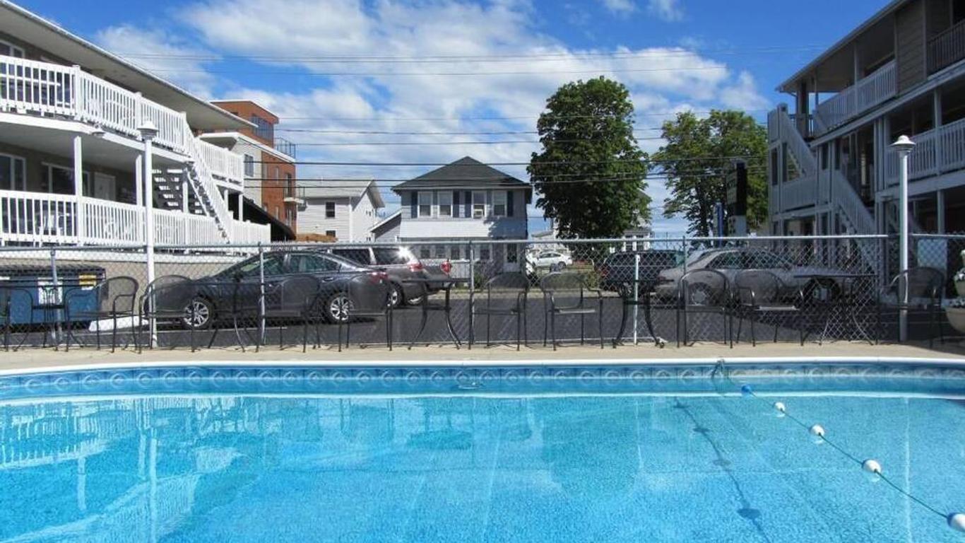 Green Dolphin Motel