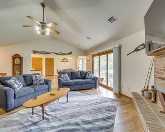 Family, Friends and Fishing Home Near Grand Lake - Grove - Sala de estar