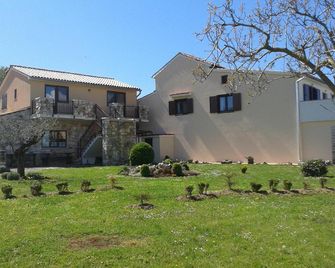 Apartments Bevanda - Bale - Building