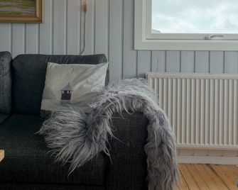 Cozy 2-bedroom house with a fantastic view - Sandavágur - Living room