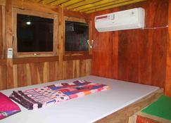 Boat Charter Km.Caroline - Komodo Island - Habitación