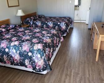 Rainbow Motel - Swift Current - Bedroom
