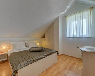 Apartments Obala - Bol - Chambre