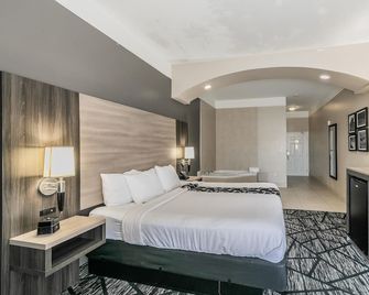 La Quinta Inn & Suites by Wyndham Granbury - Granbury - Soveværelse
