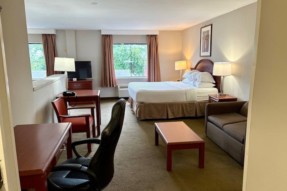 Days Inn & Suites by Wyndham Laurel Near Fort Meade