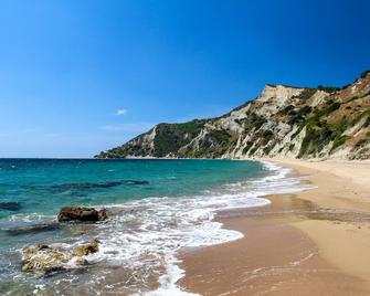 Villa Lefka - Stunning Seaside Villa In Corfu With Private Lush Gardens - Lefkimmi - Beach