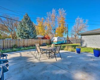 3 Mi to Olde Town Arvada Modern Duplex with Patio! - Arvada - Patio