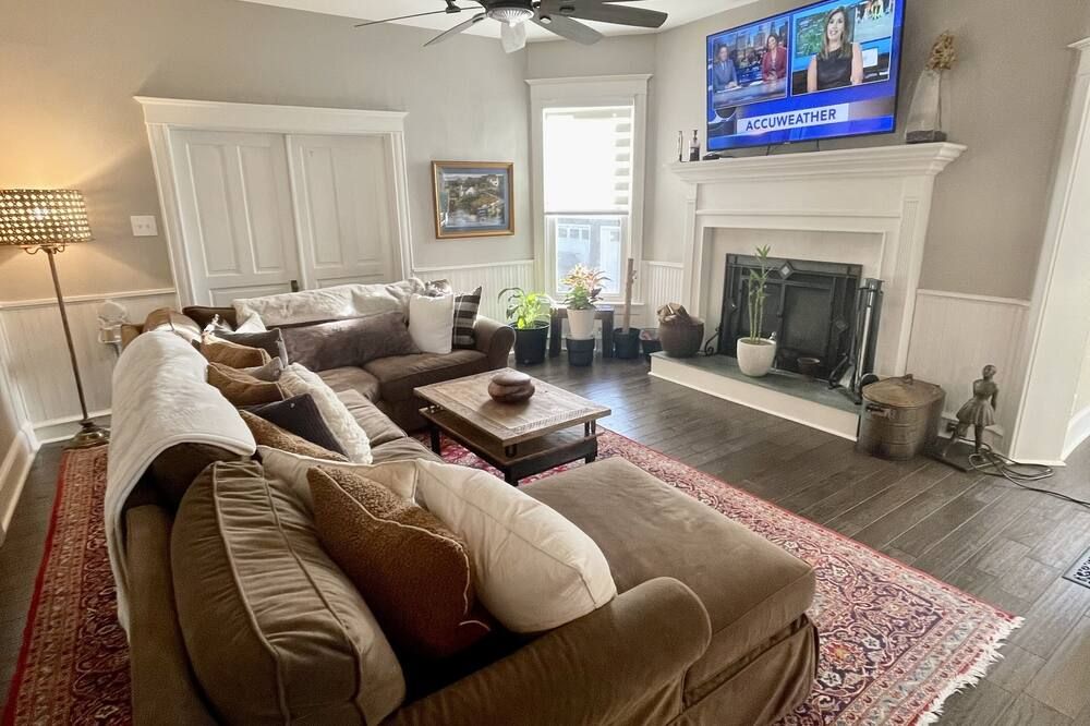 Chester County Oasis with Pool, Modern Ammenities, Tranquil and Private
