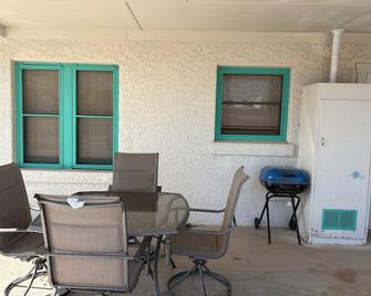 Charming 2-bedroom house in Safford, AZ with AC, Wi-Fi - Safford - Patio