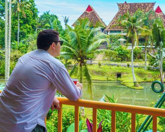 Hotel Deli River and Restaurant Omlandia - Medan