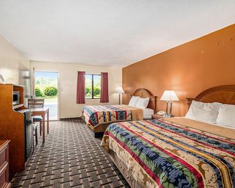 Great Lakes Inn & Suites - South Haven - Спальня