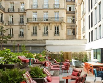 citizenM Paris Champs Elysees - פריז - פטיו