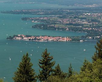 Ferienwohnung Am Stadtpark - Charmant, seenah, zentral in historischem Gebäude - Lindau - Außenansicht