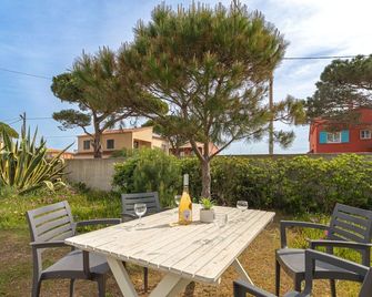 Les Pesquiers by Interhome - Hyères - Patio