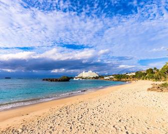 Mr.Kinjo In Front Of Manza Beach - Onna - Strand