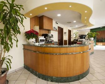 Hotel Italia - ראבנה - דלפק קבלה