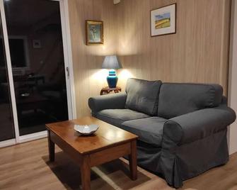 Chalet charmant à Verfeil avec piscine partagée - Lavaur - Huiskamer