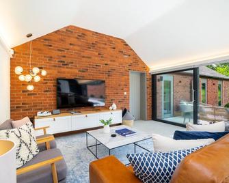 14 Acres - Luxury Countryside Retreats - Market Harborough - Living room