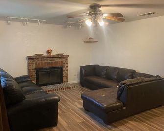 Whole Family - Rosemont - Sacramento - Sala de estar