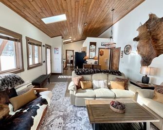 Ski Chalet - Gallatin Gateway - Sala de estar