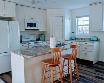 Beautiful 4 bedroom house with waterview - 5 min to the beach! - Rustico - Kitchen