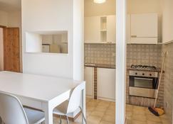 M047 - Marcelli, Three-Room Apartment With Porch 300m From The Sea - Numana - Kitchen