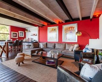 Hermosa Casa con Terraza y Vista al Lago en Avándaro - Valle de Bravo