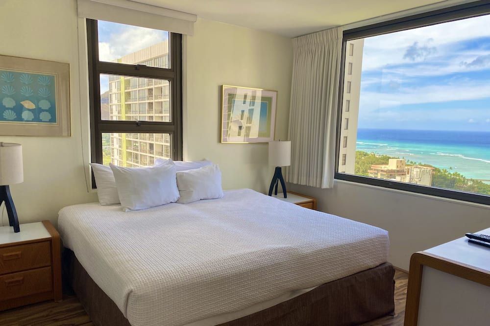 Waikiki Banyan Ocean Deluxe Condo, Government certified for short term rentals. - Honolulu - Schlafzimmer
