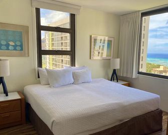 Waikiki Banyan Ocean Deluxe Condo, Government certified for short term rentals. - Honolulu - Schlafzimmer