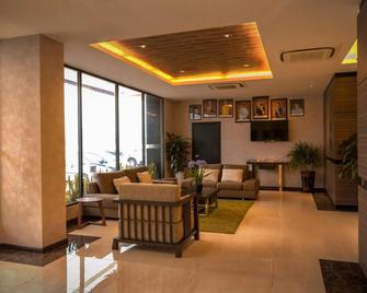 D Elegance Hotel - Gelang Patah - Lobby
