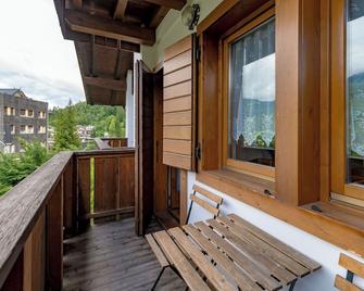 Dolomiti Skyview Duplex with private park -20' Cortina - Borca di Cadore - Balcone