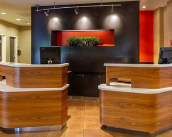 Courtyard by Marriott Lexington Keeneland/Airport - לקסינגטון - דלפק קבלה