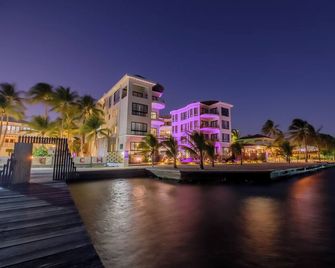 Diamante Beachfront Suites - San Pedro Town
