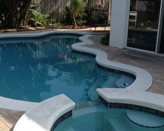 Cozy Cottage with Pool - New Smyrna Beach - Pool
