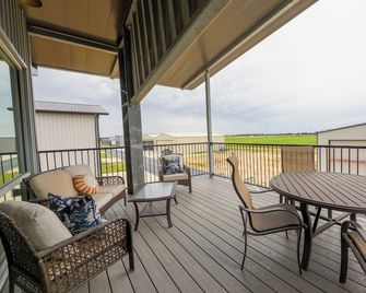 Airplane/Hanger Apartment 2 bedrooms 2 bathrooms #3 - Salado - Balkón