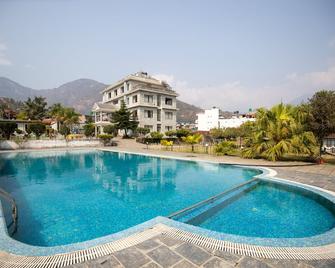 Gateway Himalaya Resort - Ghanpokhara - Piscina
