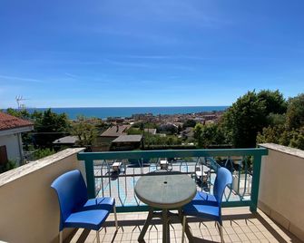 B&B Miramare Grottammare - Grottammare - Varanda