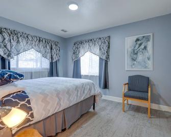 Kalamazoo Vacation Rental Near Golf and Parks! - Kalamazoo - Bedroom