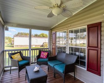 Clari's Place: 6mins to Holden Beach/Pets/Boat Parking/Plenty of Coastal Charm! - Supply - Balcón