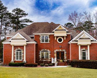 Lovely 7-bedroom house in Conyers with fitness room, WiFi, AC - Conyers - Building