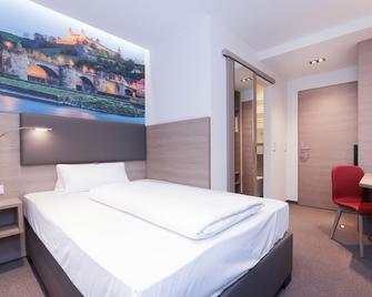 City Hotel Würzburg - Wurzburg - Bedroom