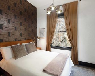 The Block Basic - Queen - Bisbee - Bedroom