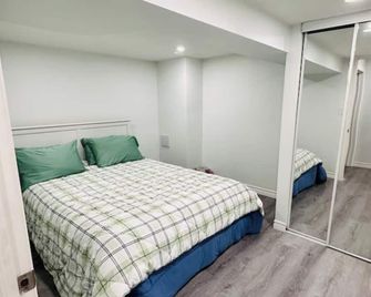 'Cozy Walkout Basement Suite with Private Entrance' - Markham - Bedroom
