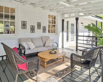 Urban Farmhouse with a Modernism Twist! home - Moultrie - Patio