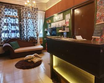 Escape Backpackers Kk - Kota Kinabalu - Front desk