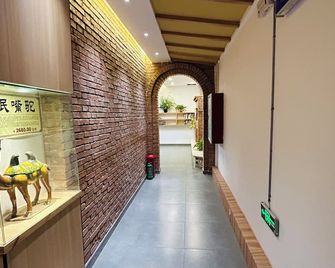 Qichi Waterfront B&B Hotel - Luoyang - Hallway