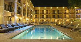 溫沃爾德帕薩奇酒店 - 聖湯瑪斯 - 聖托馬斯島 - 游泳池