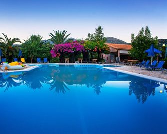 Efrosini Village - Kato Katelios - Piscină