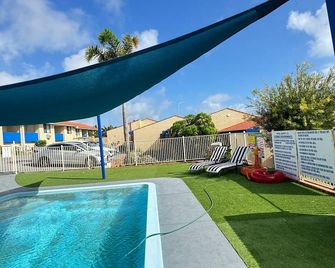 Ocean View Villas - Geraldton - Pool